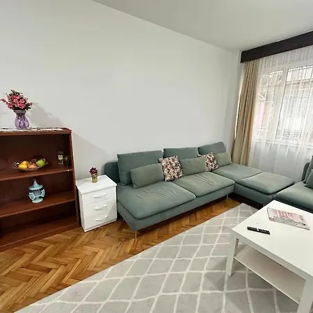 Taksim Cihangir'de 2+1 *